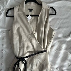 Ann Taylor size large beige with black dress